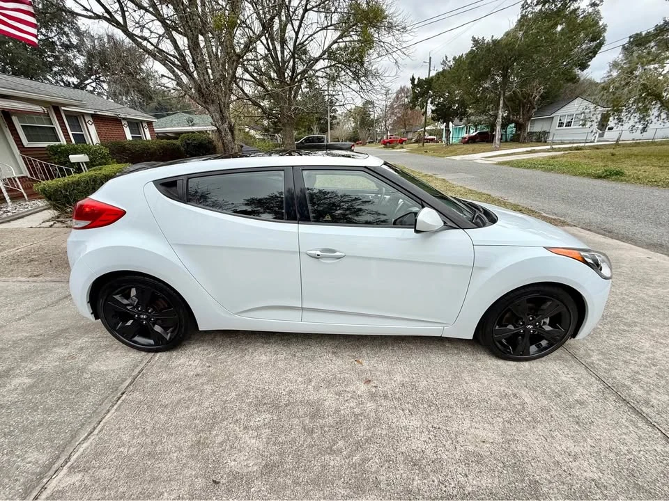 2017 Hyundai Veloster - Image 4 of 17