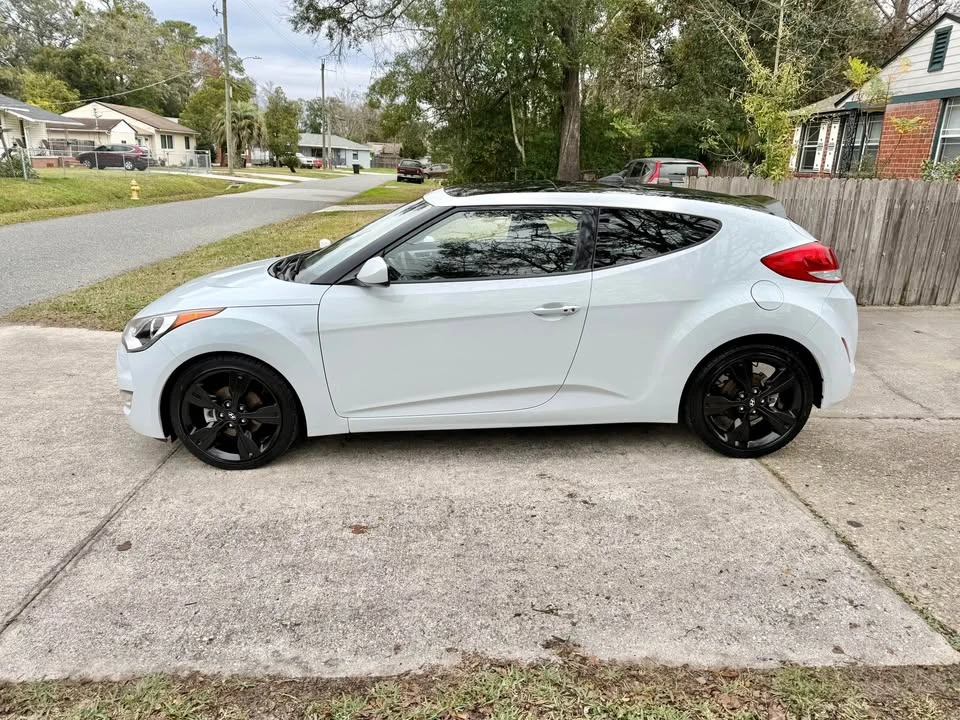 2017 Hyundai Veloster - Image 3 of 17