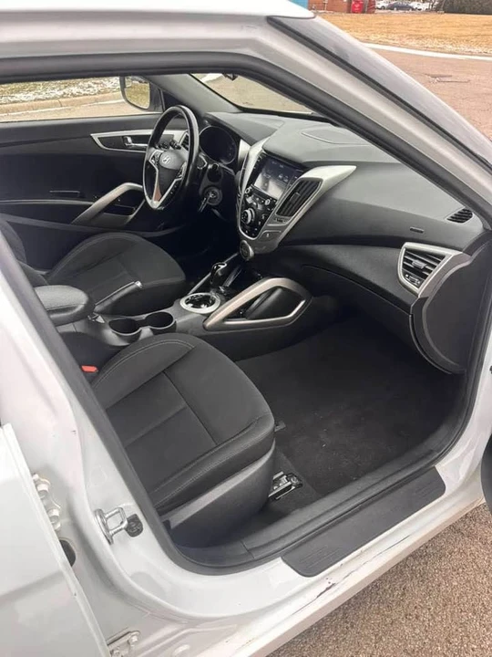 2017 Hyundai Veloster - Image 14 of 18