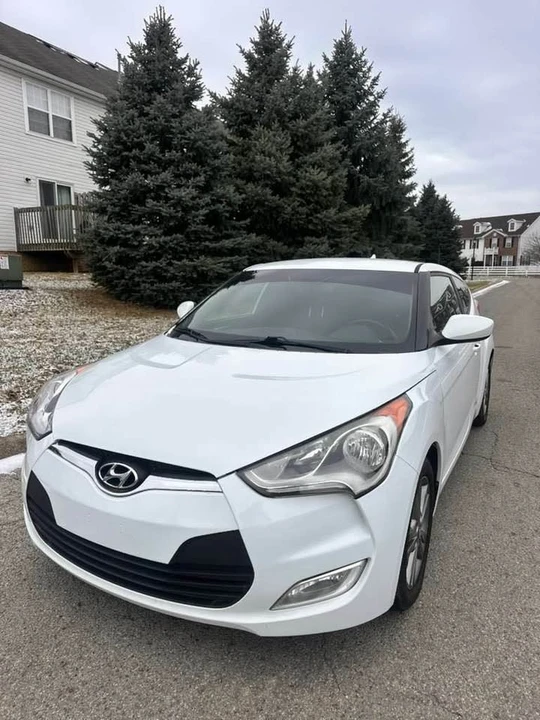 2017 Hyundai Veloster - Image 2 of 18