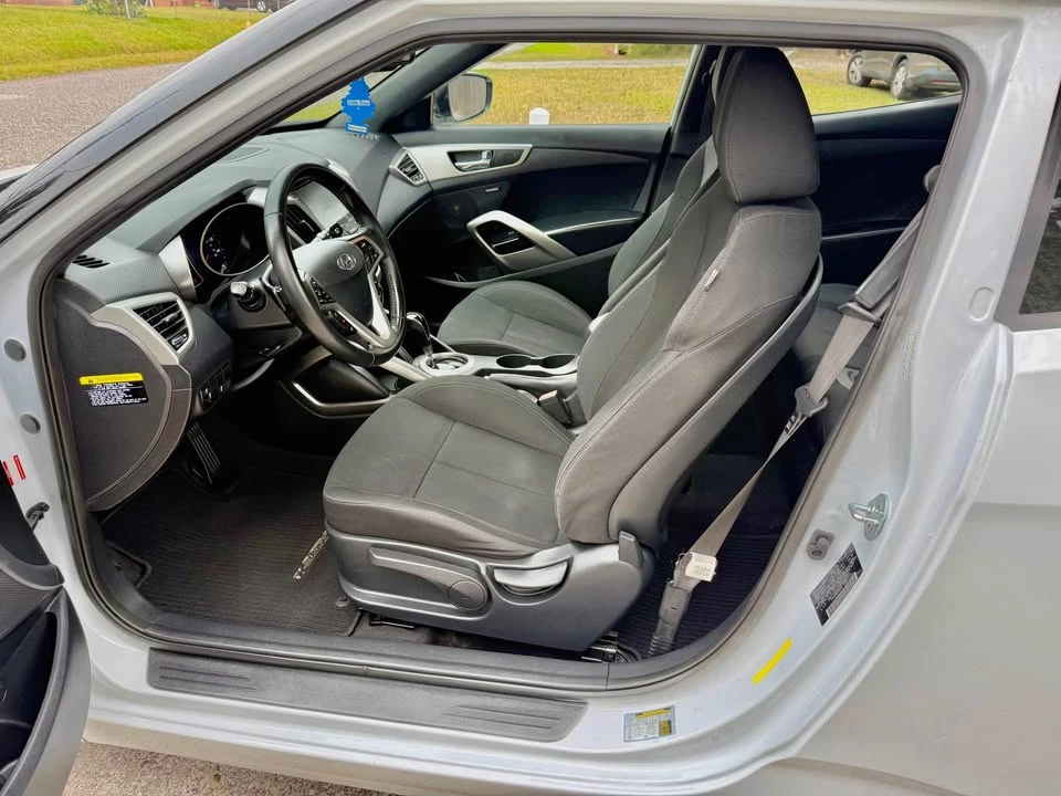 2017 Hyundai Veloster - Image 7 of 17