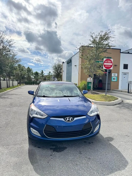 2017 Hyundai Veloster - Image 2 of 19