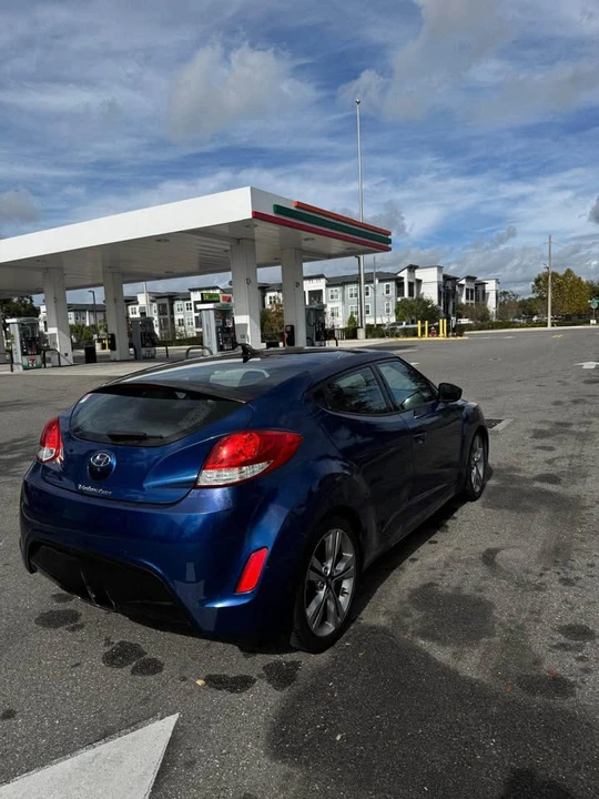 2017 Hyundai Veloster - Image 7 of 19