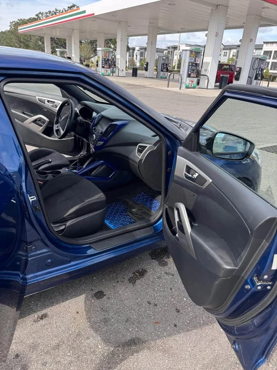 2017 Hyundai Veloster - Image 8 of 19