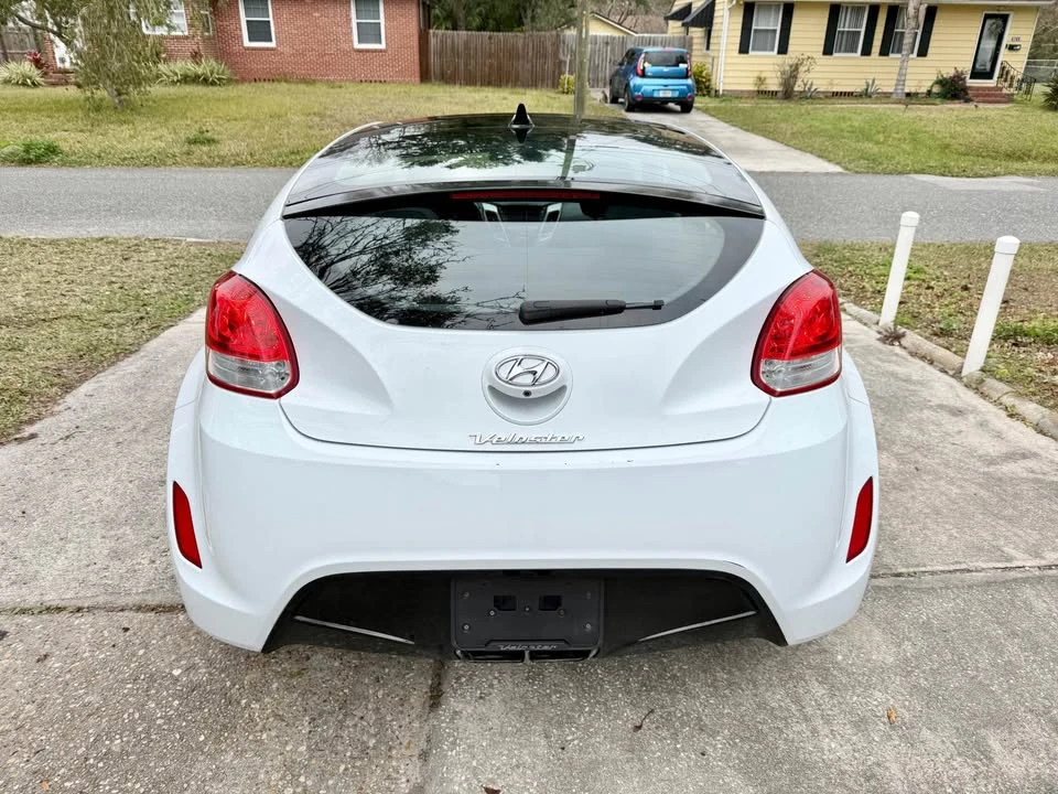 2017 Hyundai Veloster - Image 6 of 17