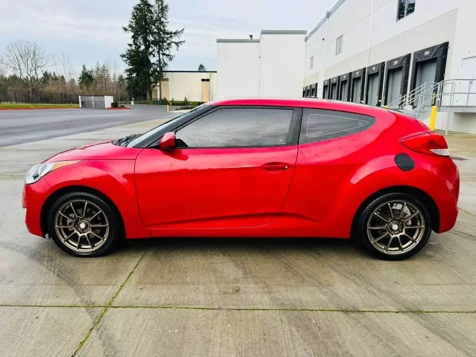 2017 Hyundai Veloster - Image 2 of 18
