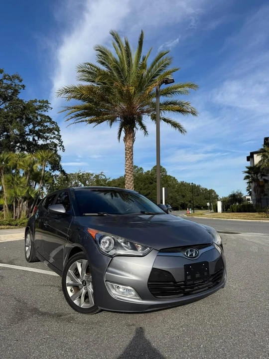 2017 Hyundai Veloster - Image 2 of 20