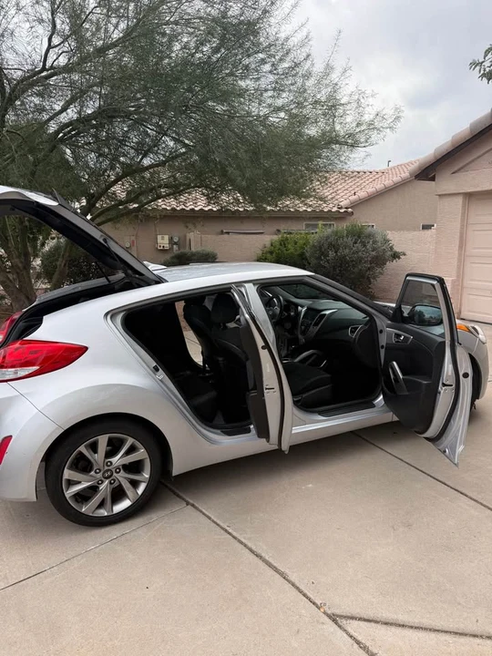 2017 Hyundai Veloster - Image 4 of 10