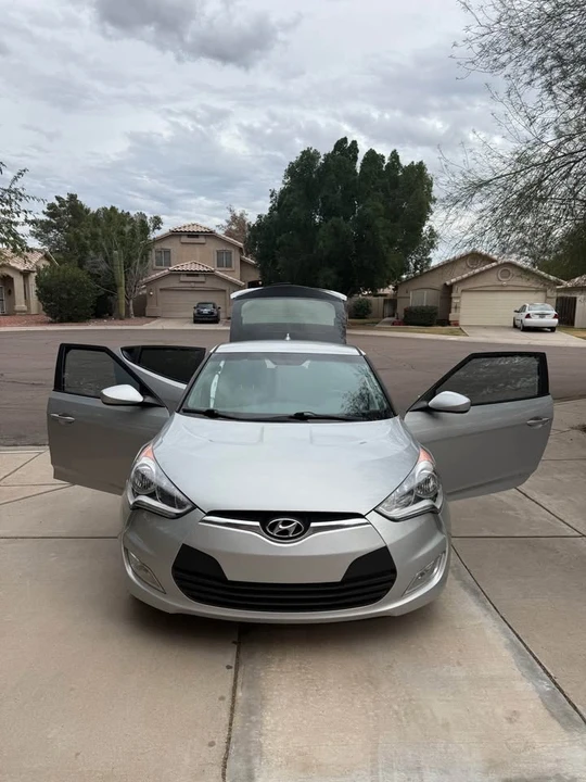 2017 Hyundai Veloster - Image 2 of 10