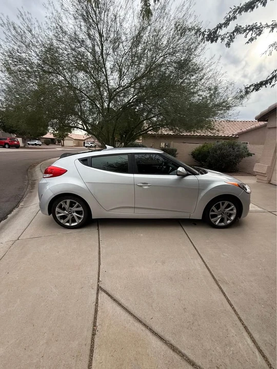 2017 Hyundai Veloster - Image 5 of 10