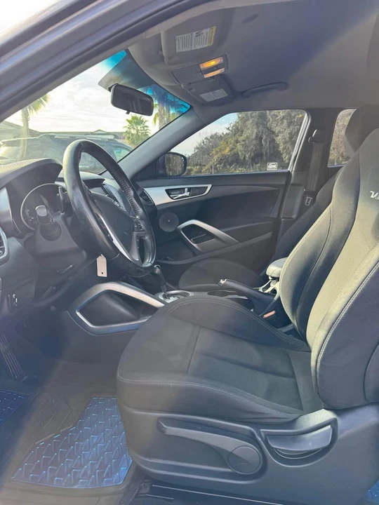 2017 Hyundai Veloster - Image 13 of 15