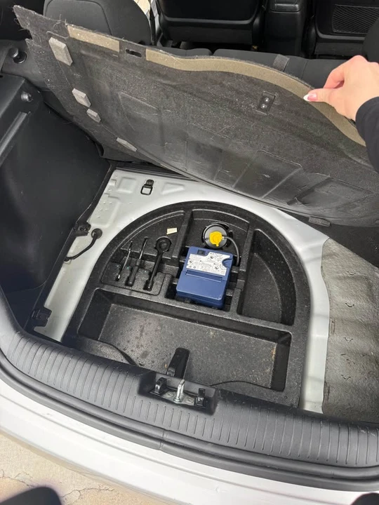 2017 Hyundai Veloster - Image 8 of 10