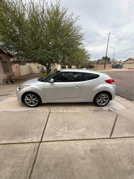 2017 Hyundai Veloster - Image 6 of 10