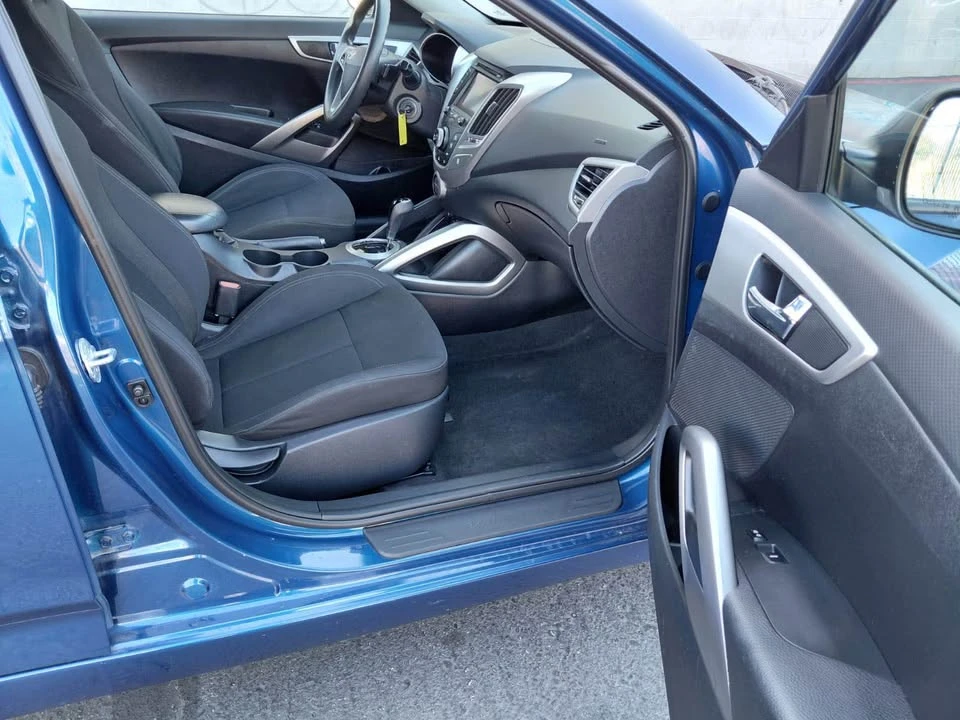 2017 Hyundai Veloster - Image 8 of 12