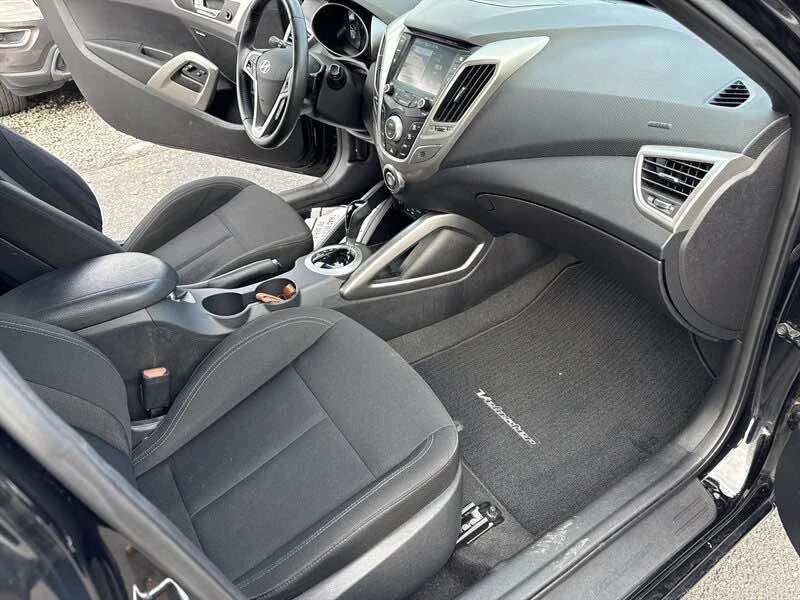 2017 Hyundai Veloster - Image 10 of 15