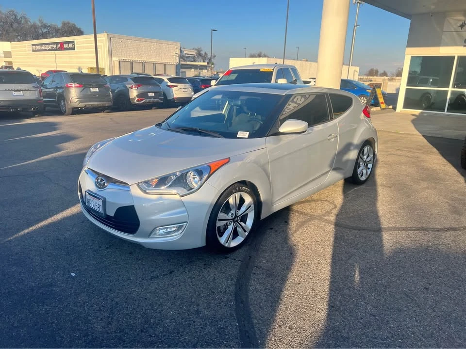 2017 Hyundai Veloster - Image 2 of 10