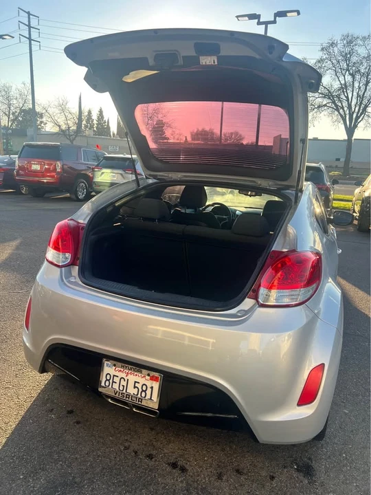 2017 Hyundai Veloster - Image 7 of 10