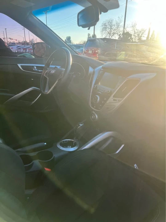 2017 Hyundai Veloster - Image 9 of 10
