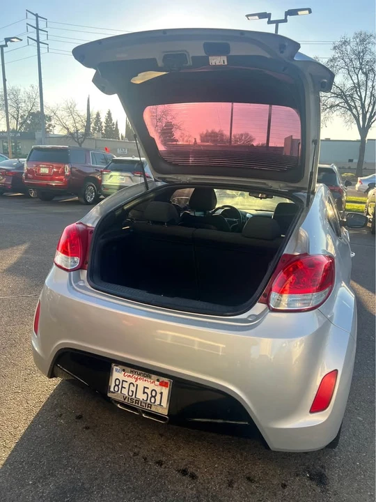 2017 Hyundai Veloster - Image 4 of 10