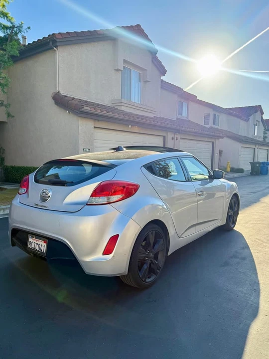 2017 Hyundai Veloster - Image 7 of 18