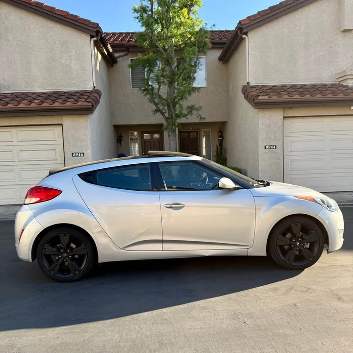 2017 Hyundai Veloster - Image 9 of 18