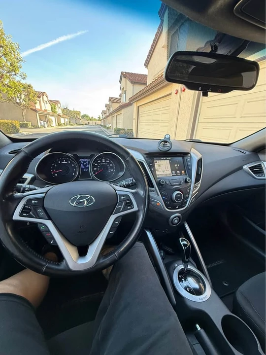 2017 Hyundai Veloster - Image 16 of 18