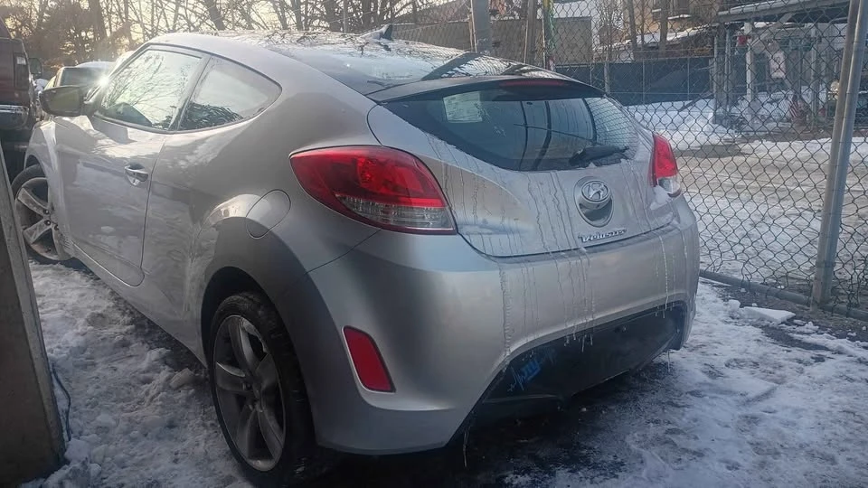 2017 Hyundai Veloster - Image 4 of 9