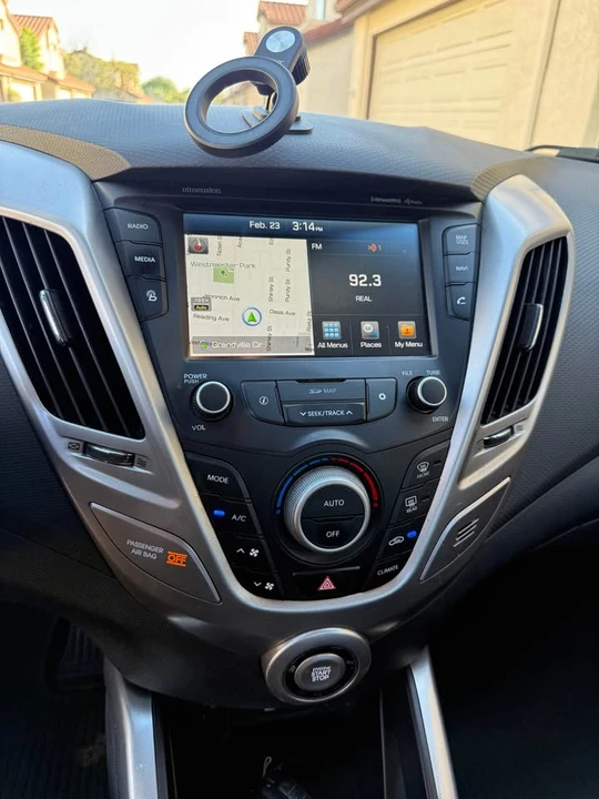 2017 Hyundai Veloster - Image 13 of 18
