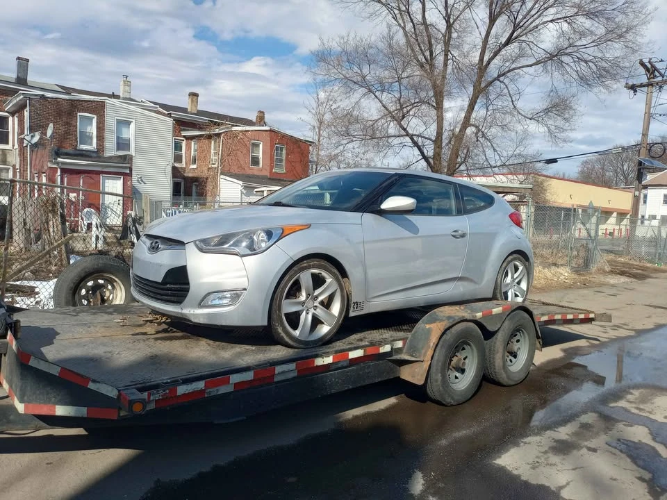 2017 Hyundai Veloster - Image 2 of 9