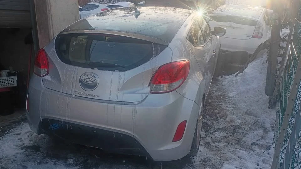 2017 Hyundai Veloster - Image 7 of 9