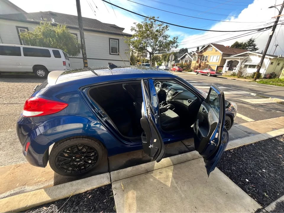 2017 Hyundai Veloster - Image 4 of 10