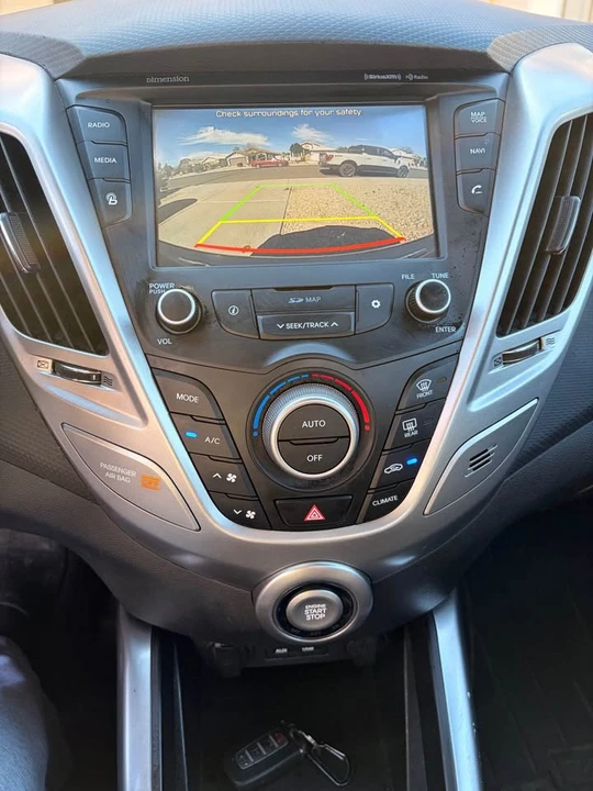 2017 Hyundai Veloster - Image 6 of 11