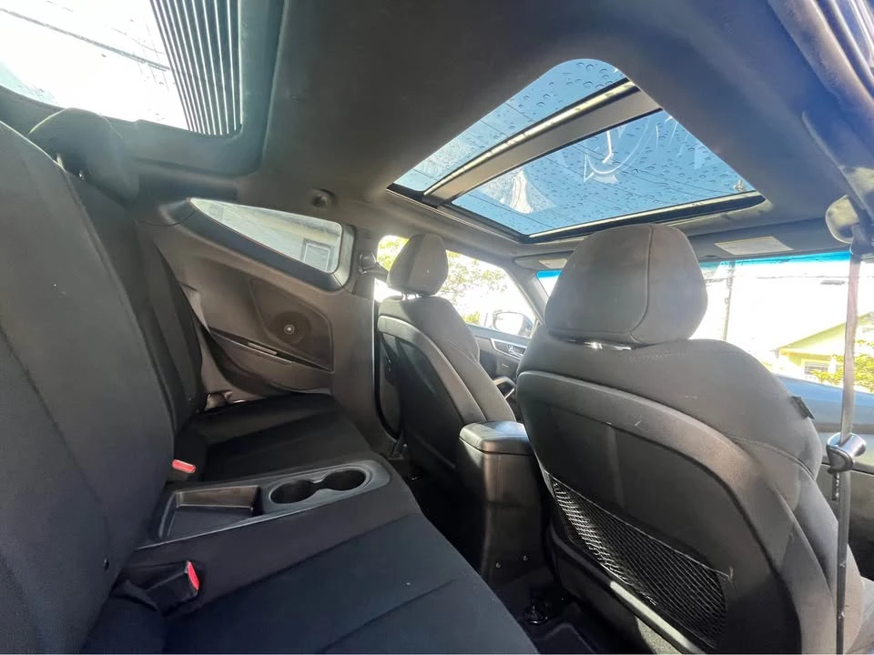 2017 Hyundai Veloster - Image 5 of 10