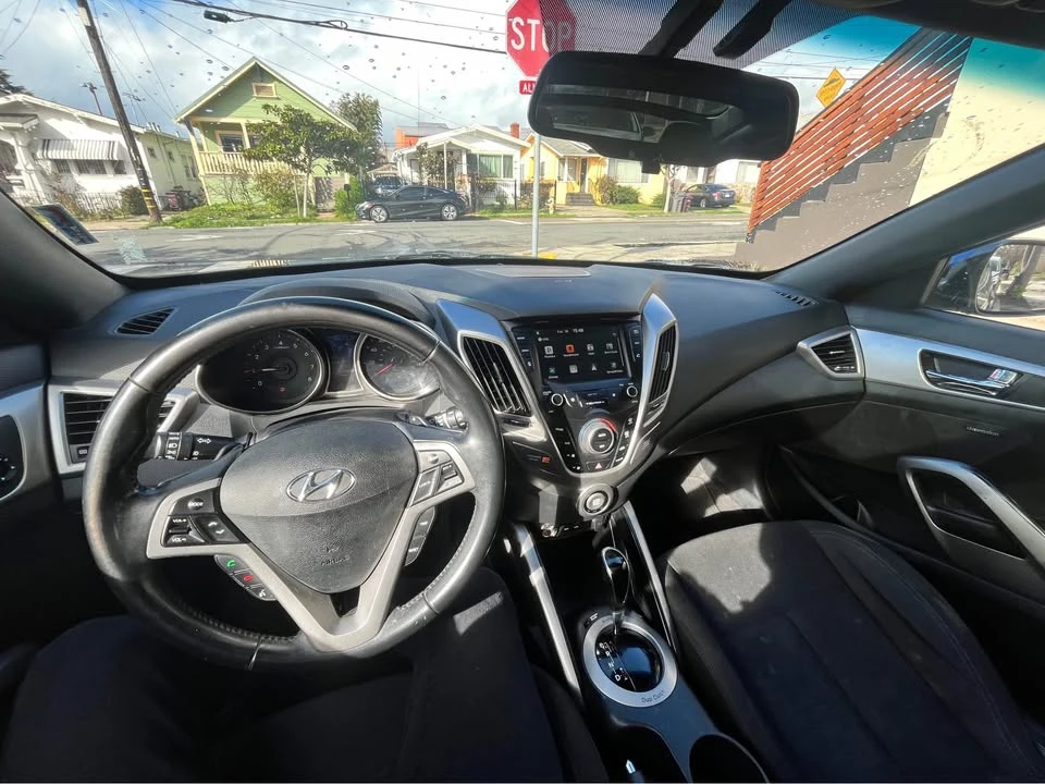 2017 Hyundai Veloster - Image 6 of 10