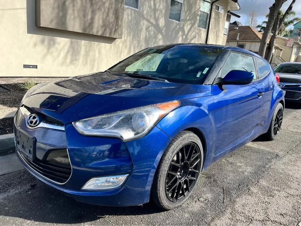 2017 Hyundai Veloster - Image 2 of 10