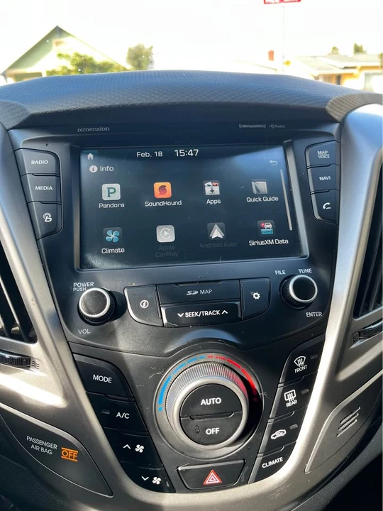 2017 Hyundai Veloster - Image 7 of 10
