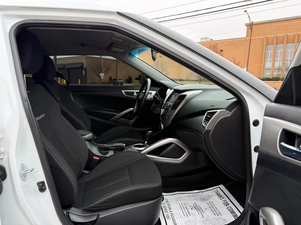 2017 Hyundai Veloster - Image 8 of 11