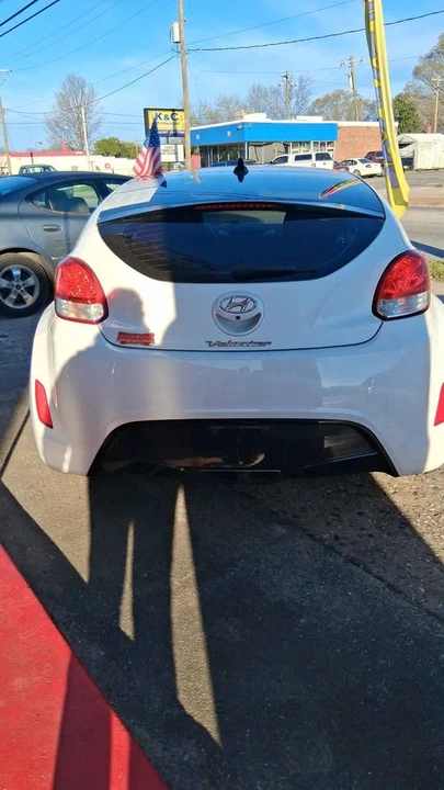 2017 Hyundai Veloster - Image 6 of 9