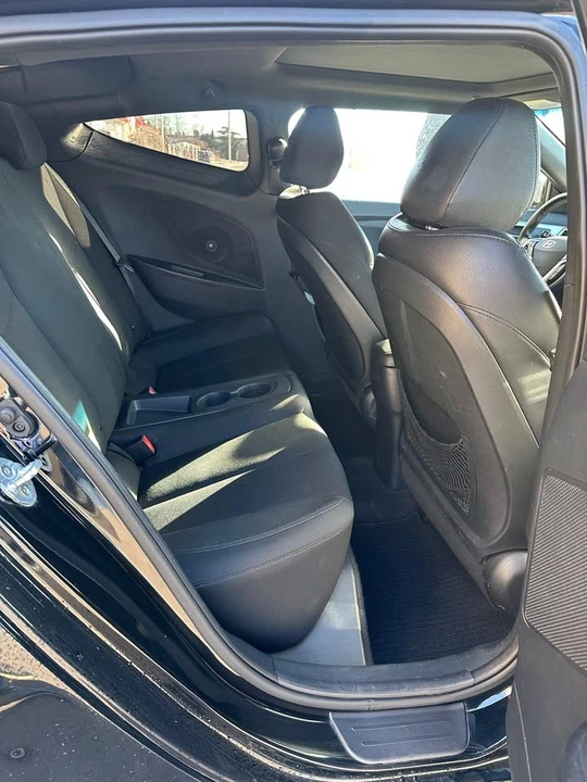 2017 Hyundai Veloster - Image 10 of 11
