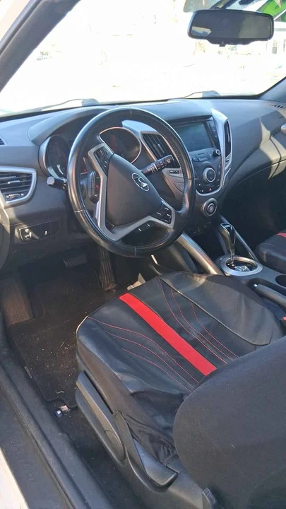 2017 Hyundai Veloster - Image 8 of 9