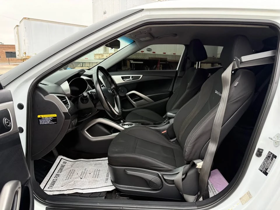 2017 Hyundai Veloster - Image 10 of 11