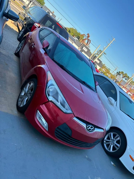 2017 Hyundai Veloster - Image 2 of 3