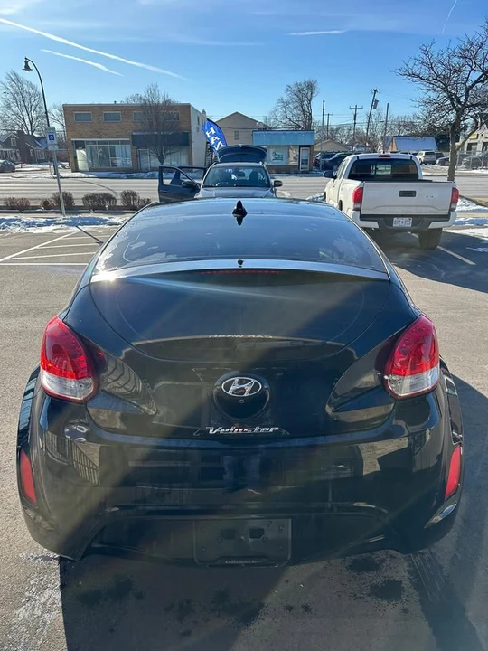 2017 Hyundai Veloster - Image 4 of 11