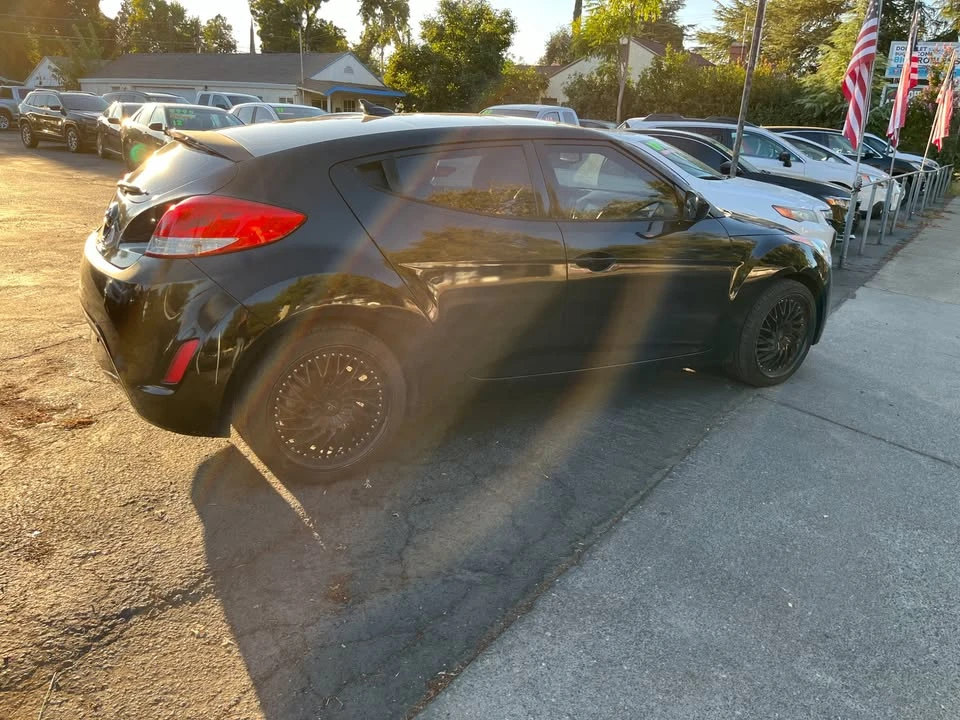 2017 Hyundai Veloster - Image 4 of 7