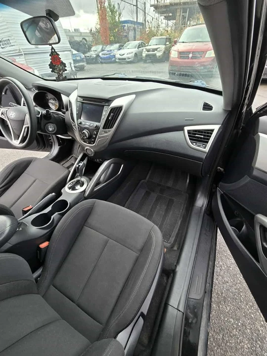 2017 Hyundai Veloster - Image 7 of 9