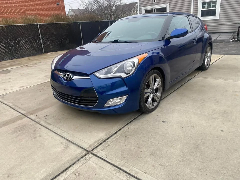 2017 Hyundai Veloster - Image 2 of 8