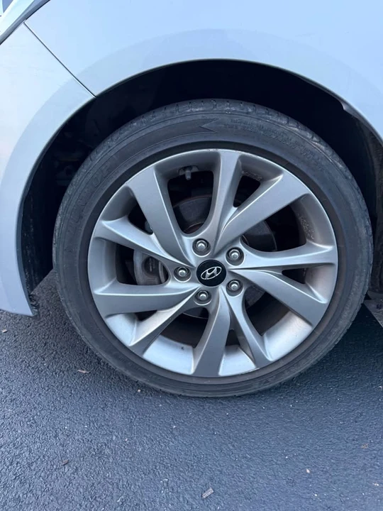 2017 Hyundai Veloster - Image 2 of 8