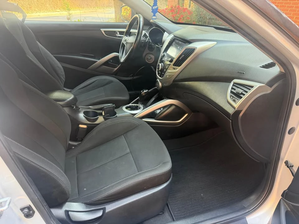 2017 Hyundai Veloster - Image 7 of 11