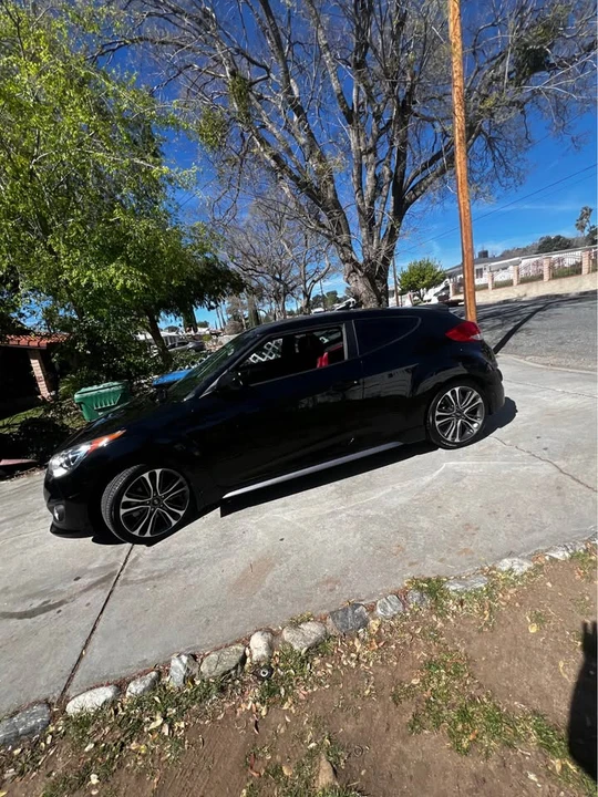 2017 Hyundai Veloster - Image 2 of 19