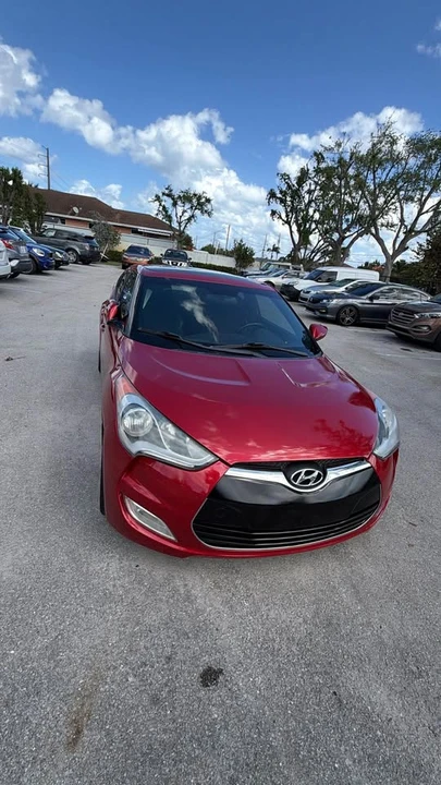 2017 Hyundai Veloster - Image 2 of 8